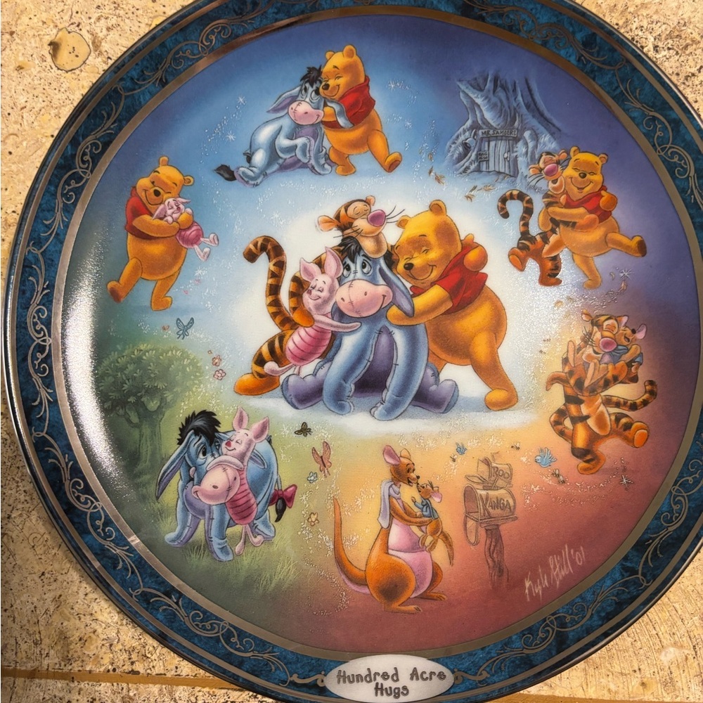 The Bradford Exchange Hundred Acre Hugs Collector's Plate